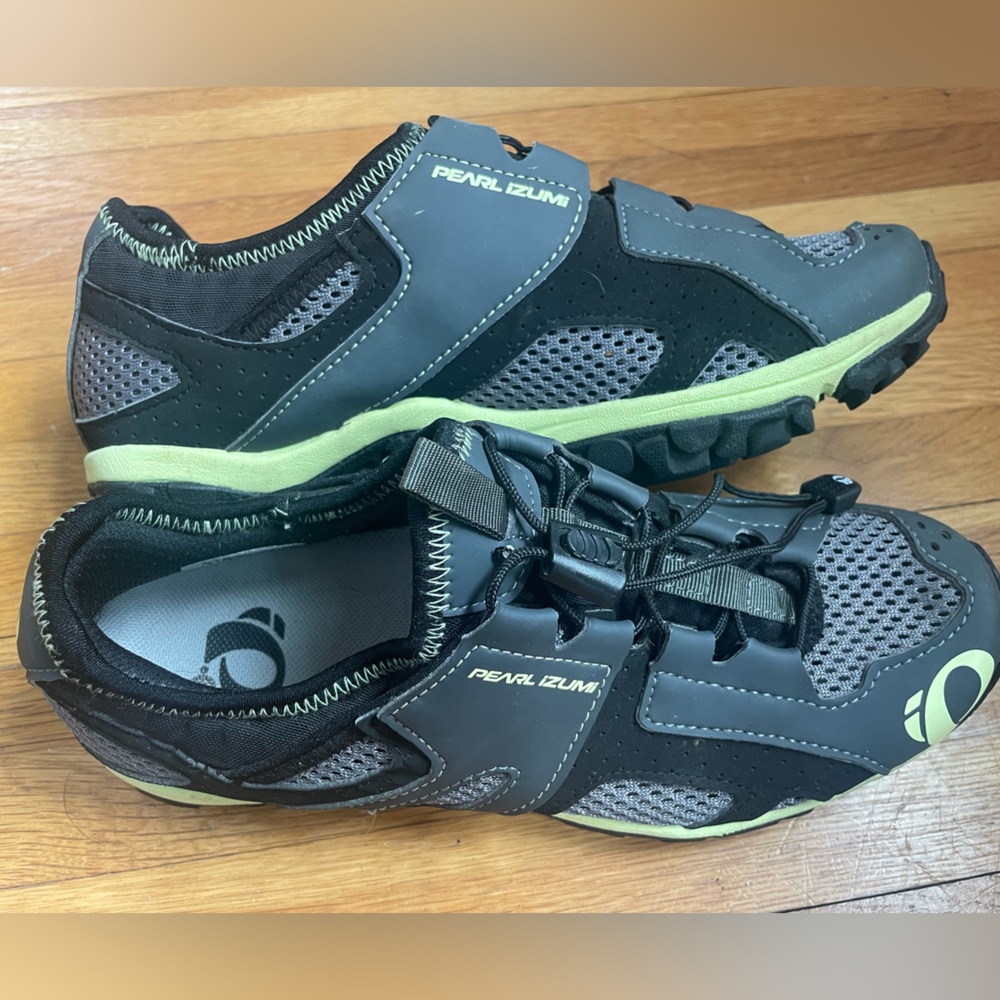 Pearl Izumi women's cycling shoes, size 39/7.5